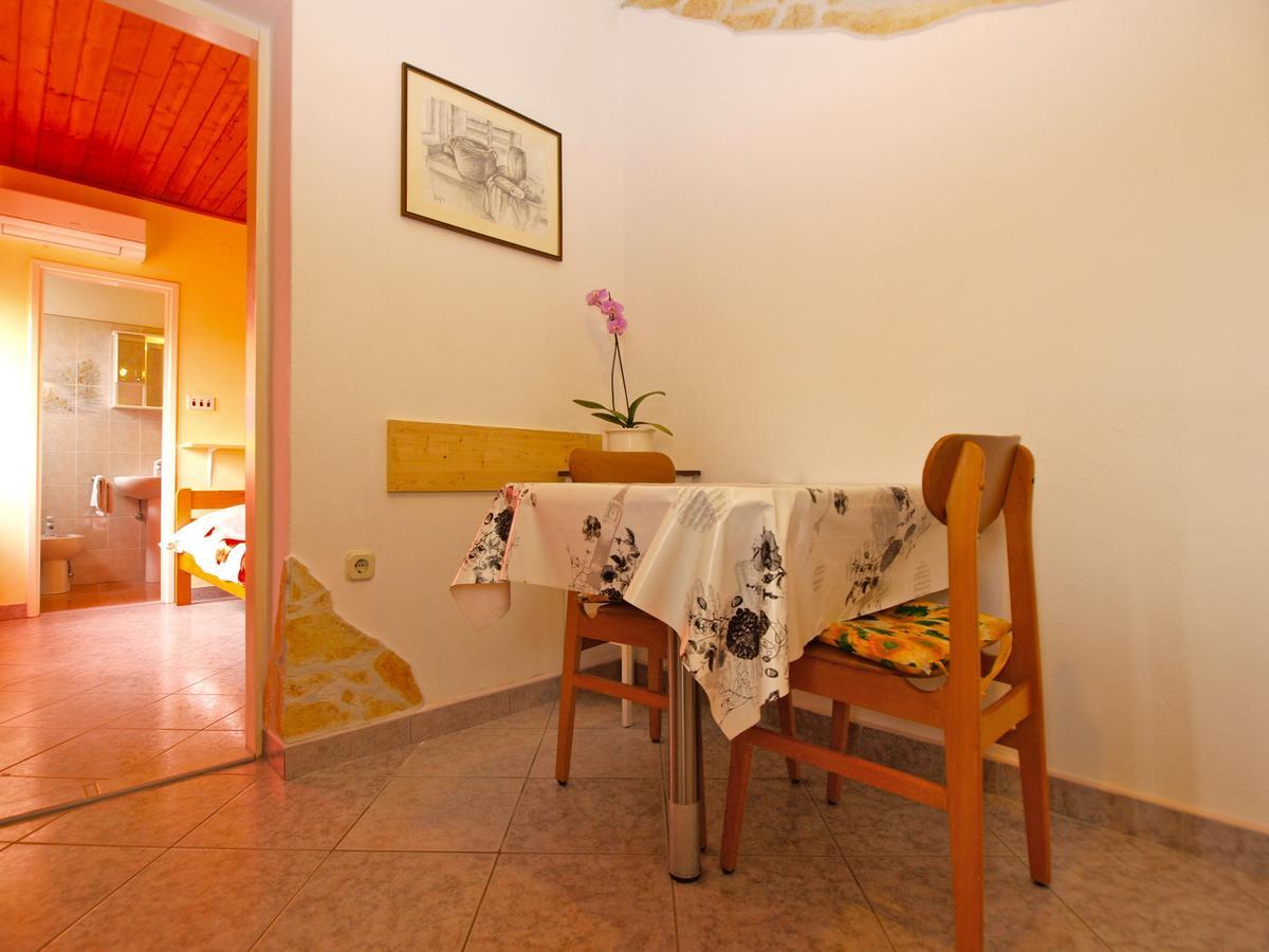 Apartments Luciano 1576 Liznjan Exterior photo