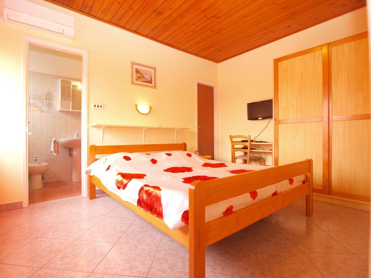 Apartments Luciano 1576 Liznjan Exterior photo