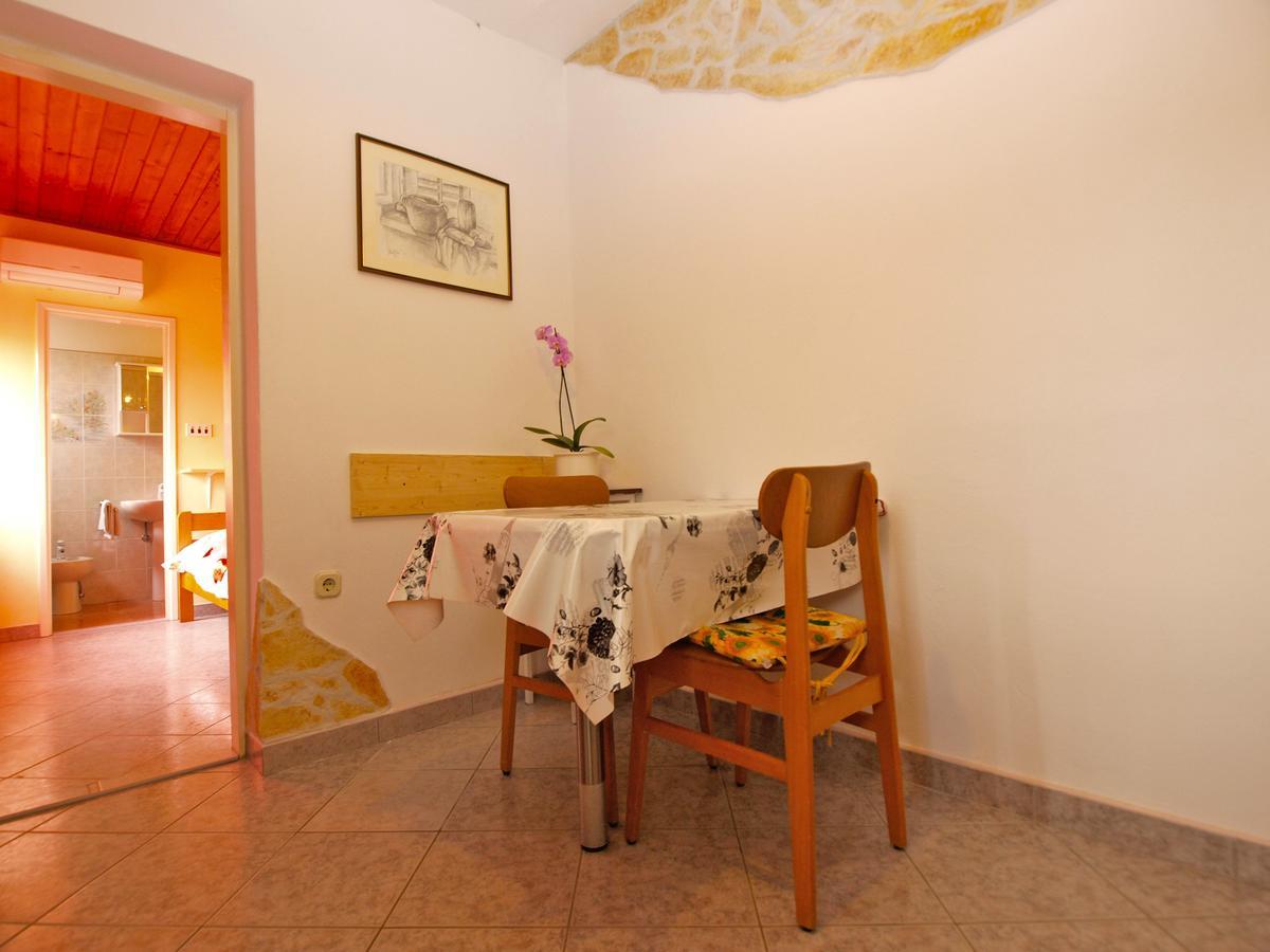 Apartments Luciano 1576 Liznjan Exterior photo